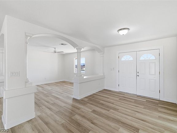 4th image of 3281 N Woodchips Rd