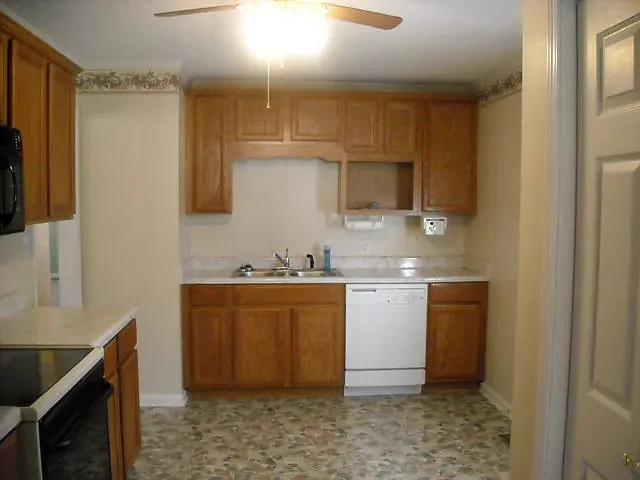 1910 Conway Dr — Photo 6