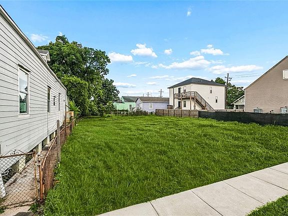 3rd image of 2069 N Johnson St