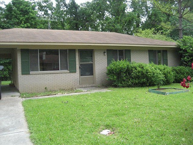 1st image of 221 Greenbriar Dr