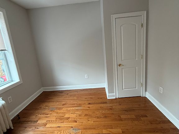 4th image of 400 52nd St APT 3D