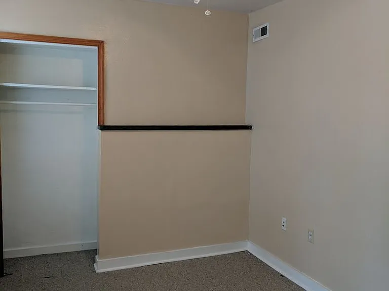 Cozy 2 Bedroom Apartment with Backyard Patio and Central Air Conditioning in South Side, Pittsbur... — Photo 11