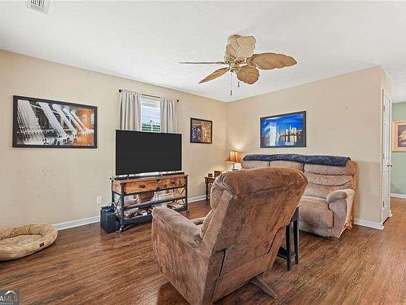 5th image of 56 Stonegate Dr