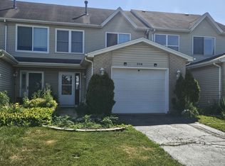 904 N Oak Creek Dr, Genoa, IL 60135