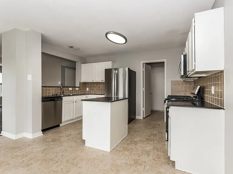 3330 Legends Mill Dr — Photo 7