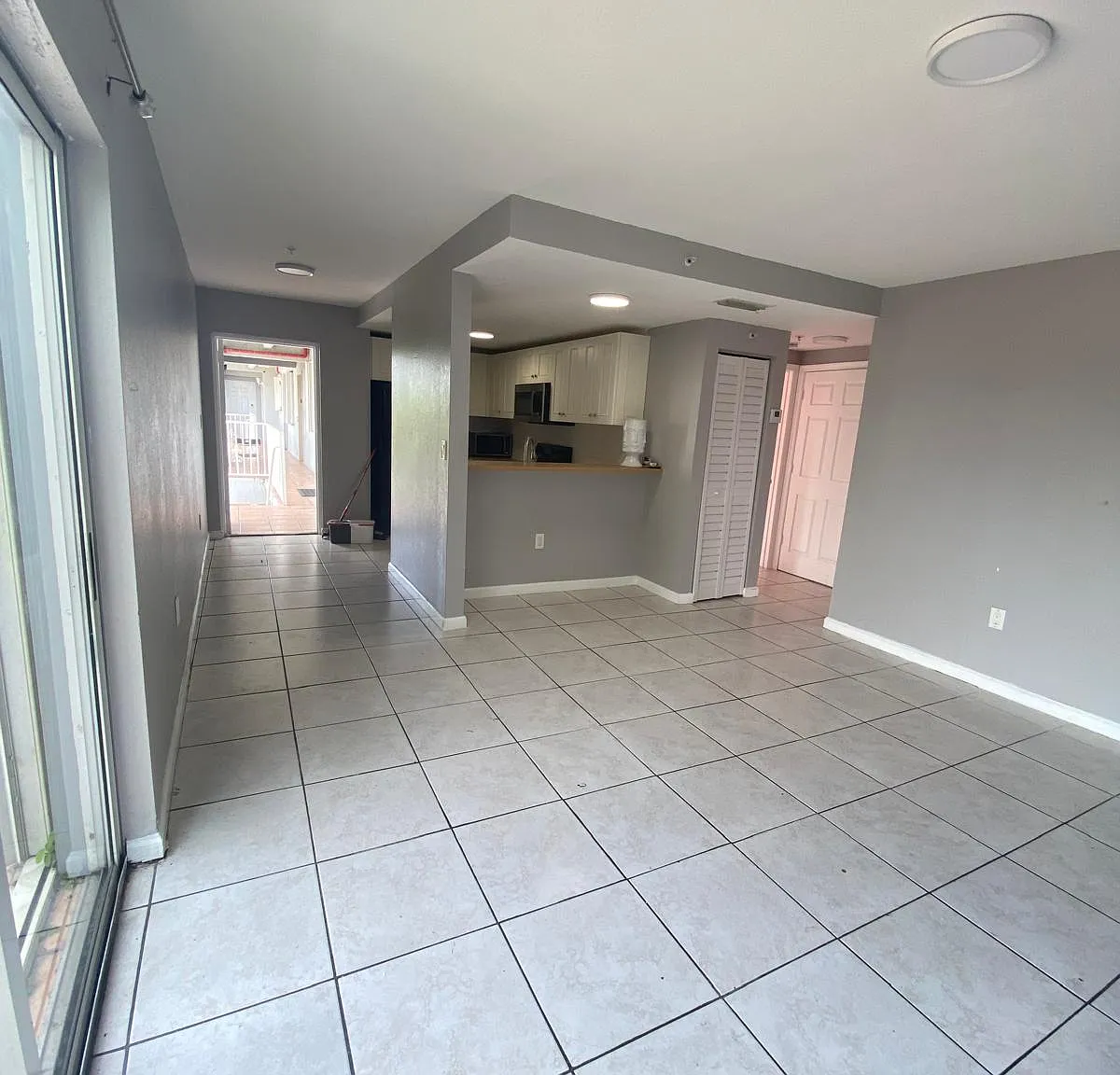2 bed, 850 sqft, $2,100 — Photo 4