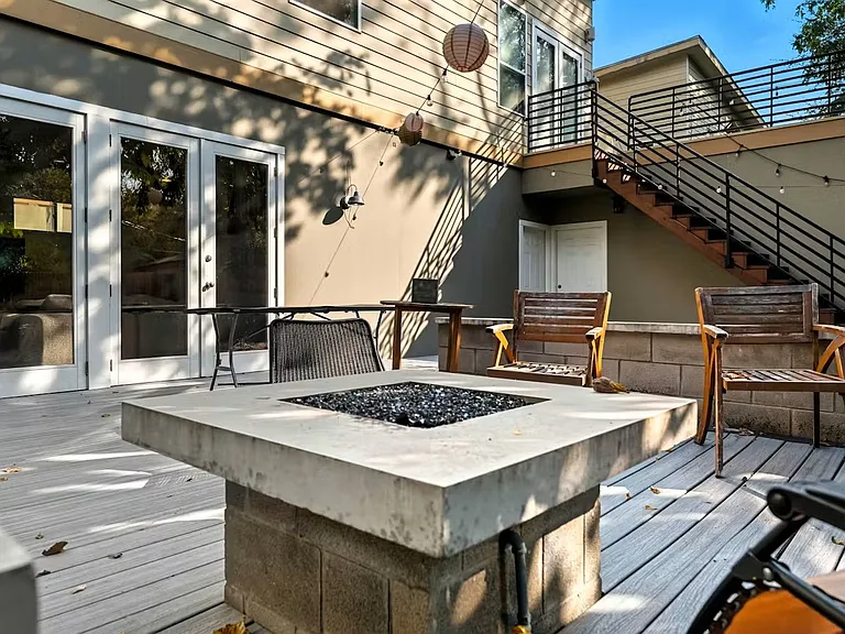 1608 Haskell St #B — Photo 10