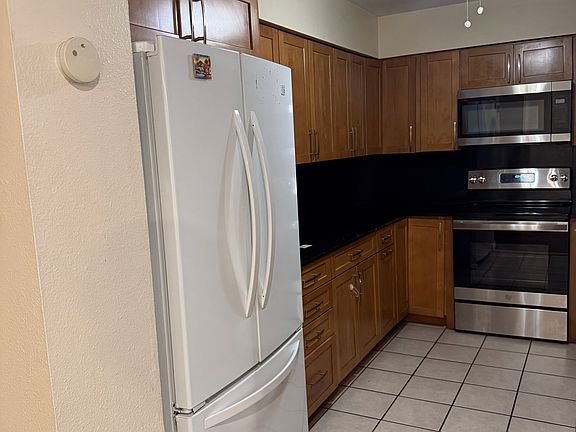 5th image of 3930 S Roosevelt Blvd #S1