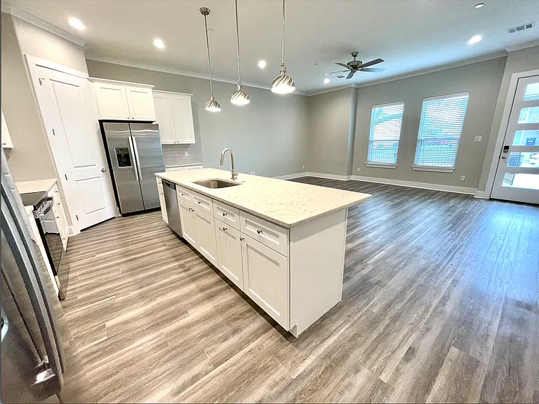 401 Park Pl — Photo 7