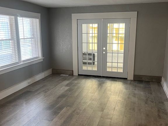 2nd image of 4039 Kenwood Ave #1S