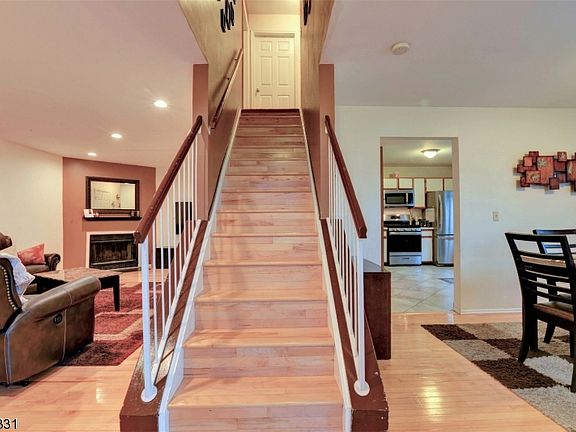 2nd image of 334 Ventnor Ct
