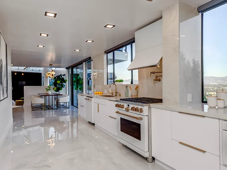 15125 Rayneta Dr — Photo 24