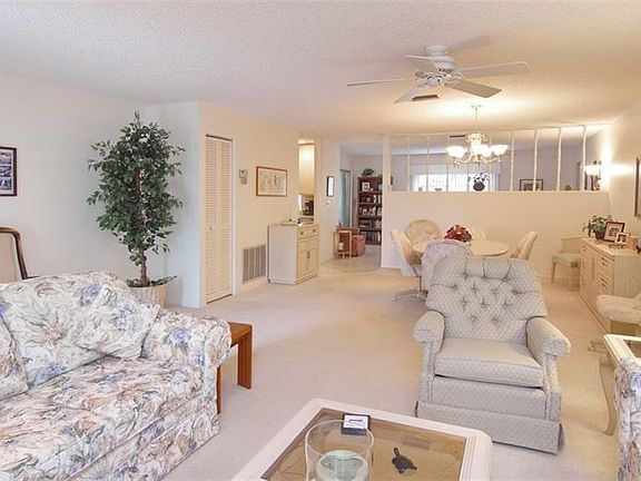 4th image of 3727 Collins St #815