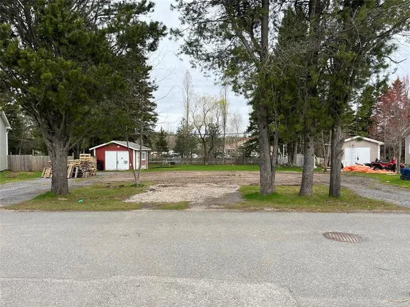 4 Pelley's Crescent, Pasadena, NL A0L1K0
