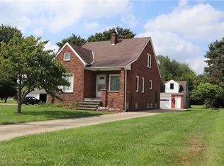 12929 Alexander Rd, Valley View, OH 44125