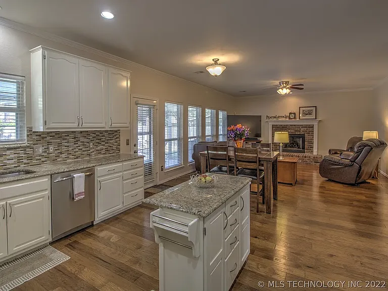 2422 S Redwood Pl — Photo 12