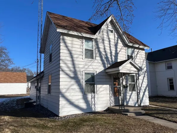 709 W Cook St, Portage, WI 53901