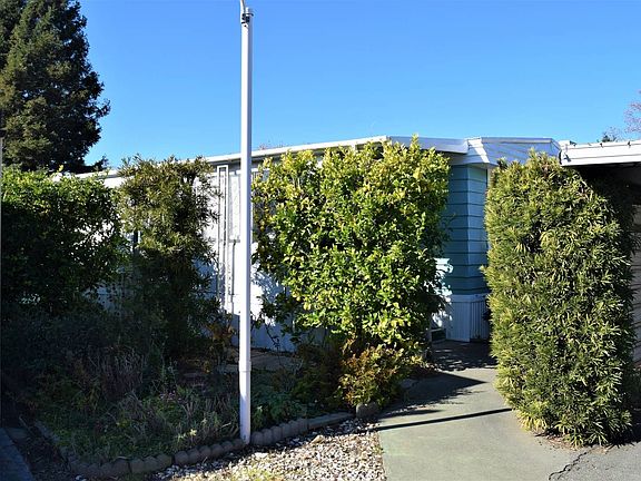 3rd image of 20 Hacienda Dr
