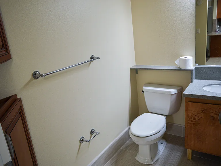 1726 Winona Blvd #105 — Photo 13
