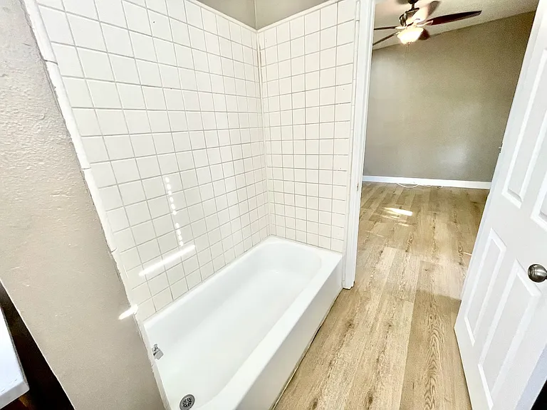 229 W 8th St #D — Photo 22
