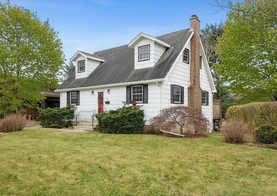1st image of 5 Wyndrock Dr
