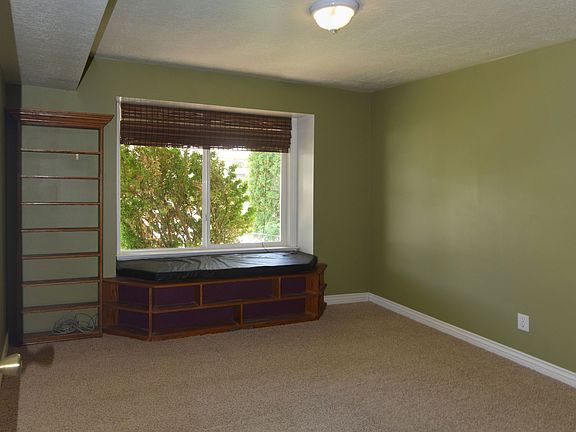 Office/Bedroom, main floor