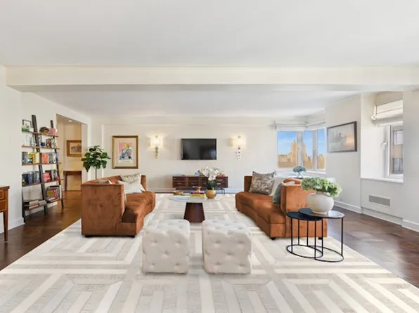 875 5th Avenue image 1 of 14