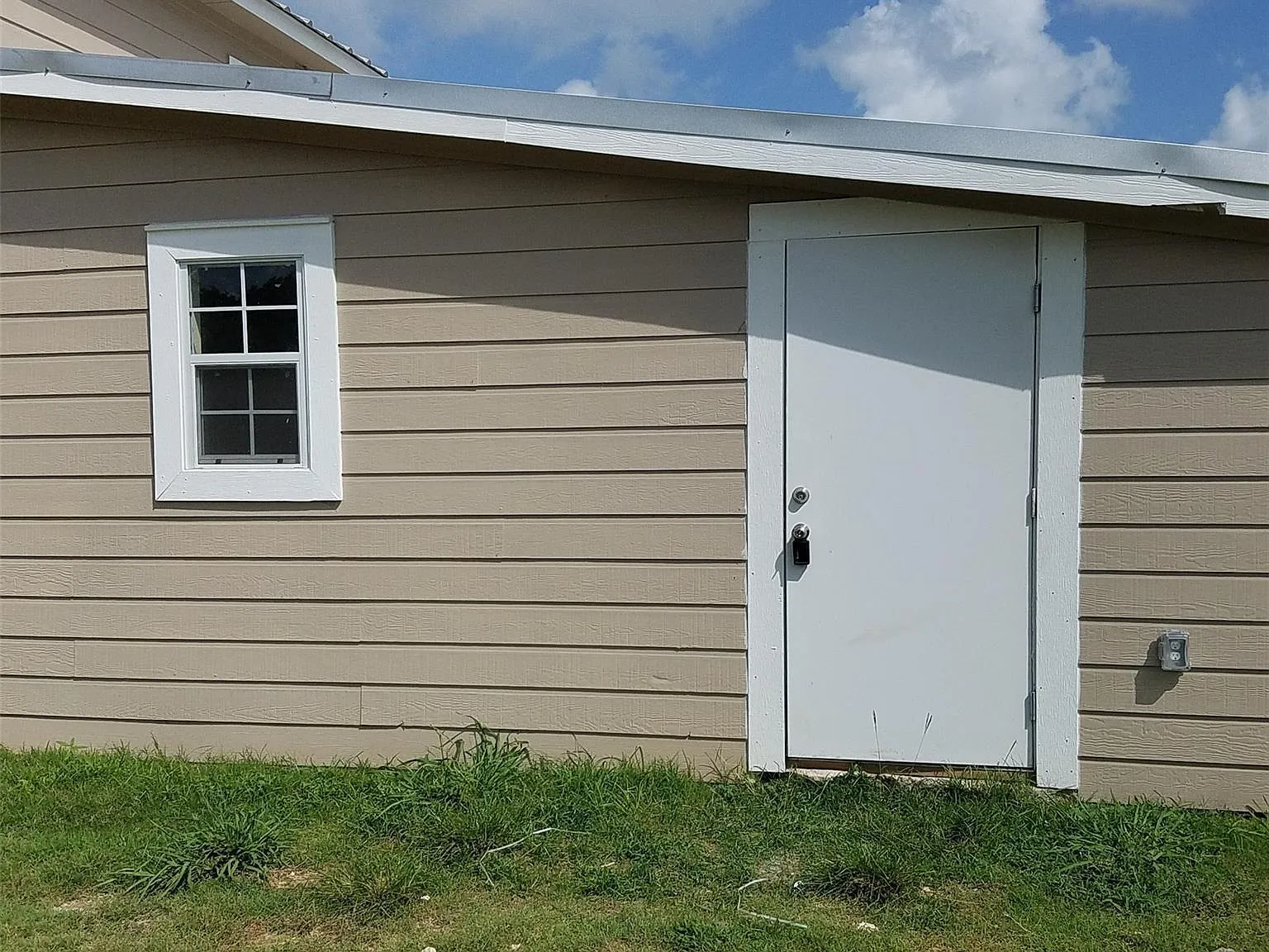 2 bed, 1.0 bath, 600 sqft, $1,250 — Photo 1