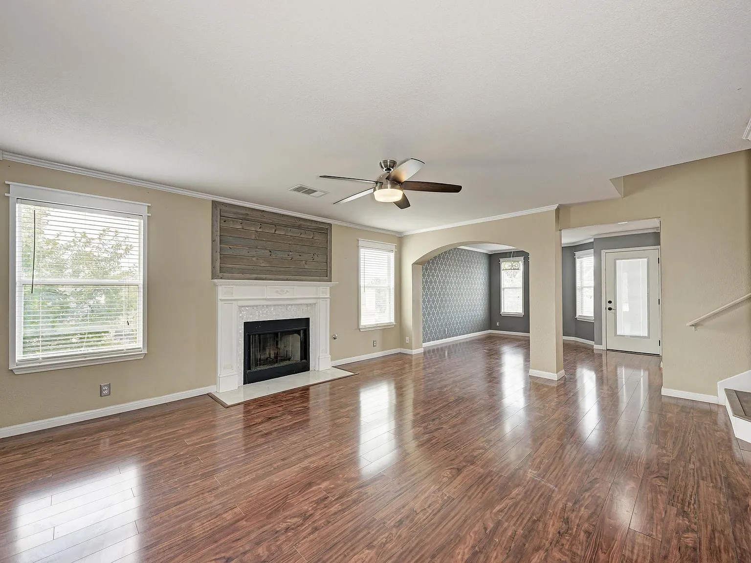 3 bed, 2.5 bath, 1947 sqft, $1,900 — Photo 4