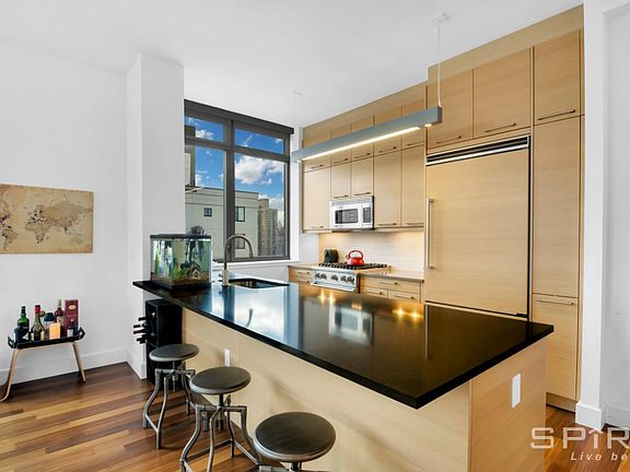 3rd image of 333 E 91st St APT 21C