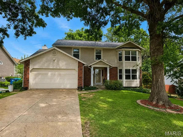 1402 Timothy Ridge Dr, Saint Charles, MO 63304