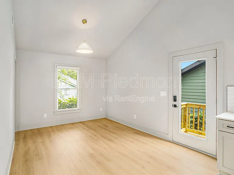 1081 Hill St SE #E — Photo 11