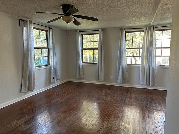 3rd image of 2509 Dean Ln