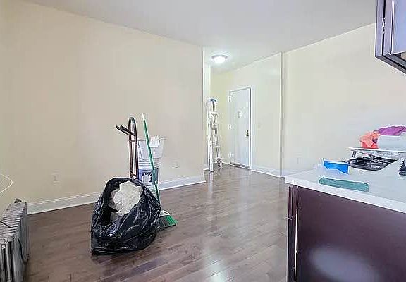 3rd image of 270 Empire Blvd APT 1H