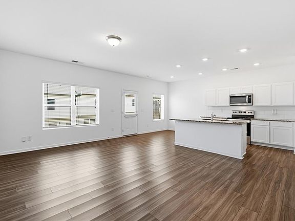 3rd image of 1118 Lossie Ln