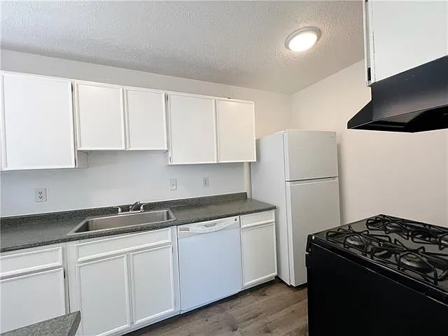 1107 Carrollton Ave — Photo 3