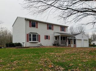 9424 Mountain Rd, Middleport, NY 14105