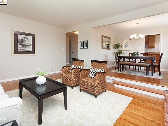 4th image of 3469 Fleetwood Dr