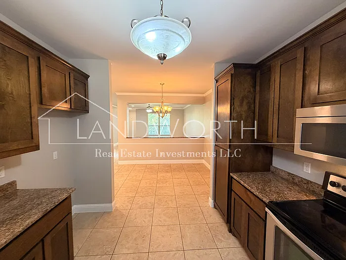 3 bed, 2.0 bath, 1636 sqft, $2,195 — Photo 3