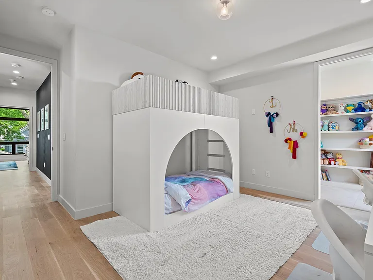 4540 Mercier St — Photo 14