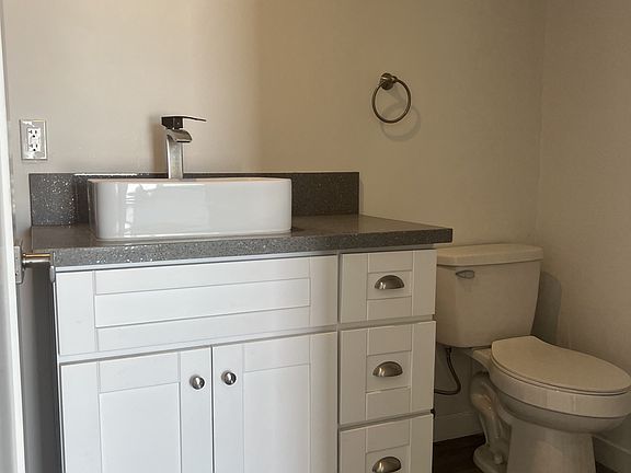 5th image of 2587 University Ave #3B