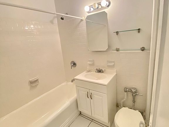 5th image of 401 E 58th St APT A7
