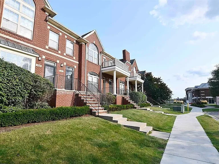 1449 Ashford Ct — Photo 9