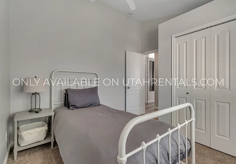 232 W 200 N — Photo 15