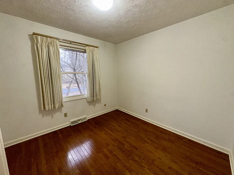 690 Terrace Lake Rd — Photo 50