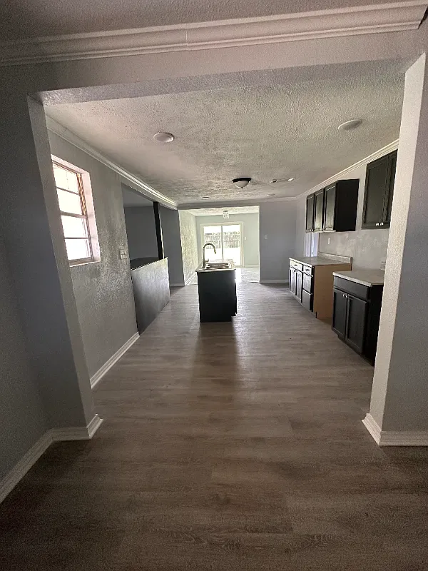 3 bed, 2100 sqft, $1,850 — Photo 3