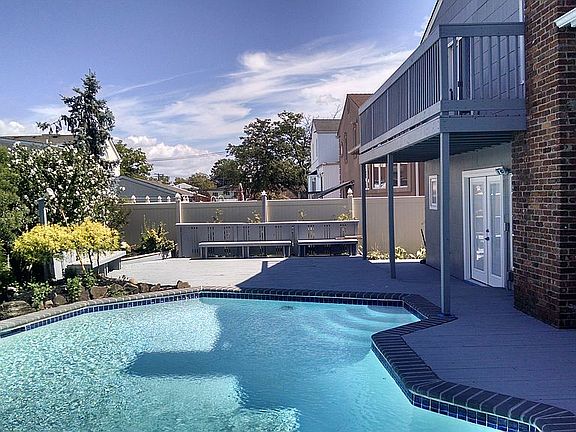 3rd image of 526 Waterview Dr
