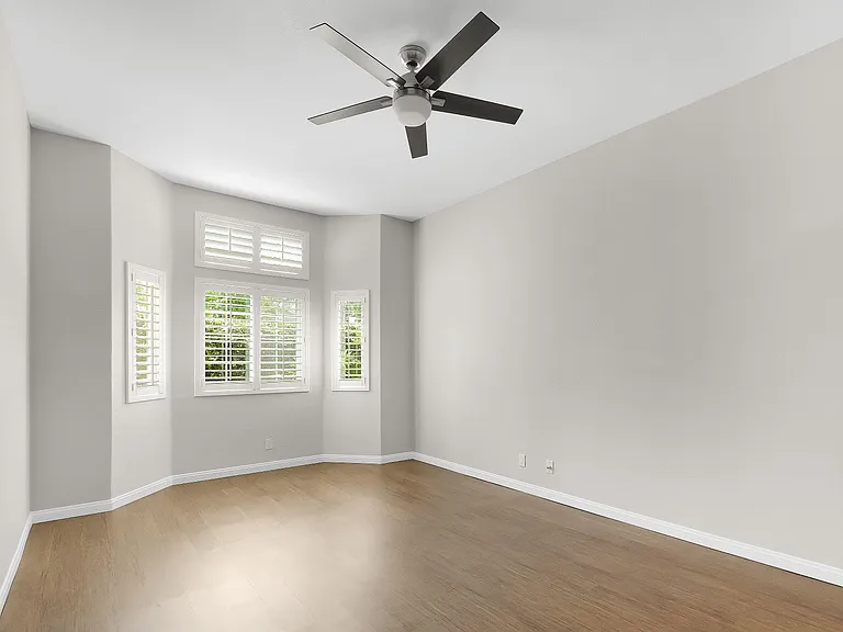 Bel Mondo Condos — Photo 20