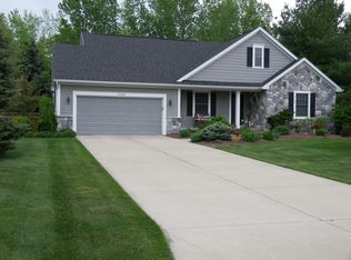 15385 Classic Dr, Bath, MI 48808