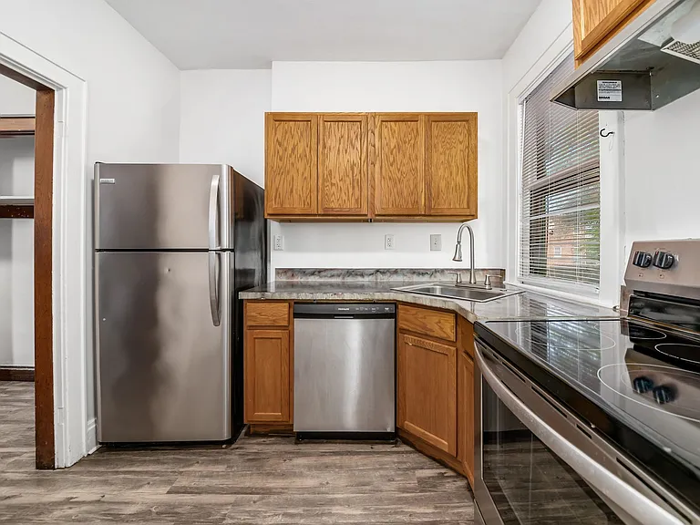 1466 Summit St #MAIN — Photo 10